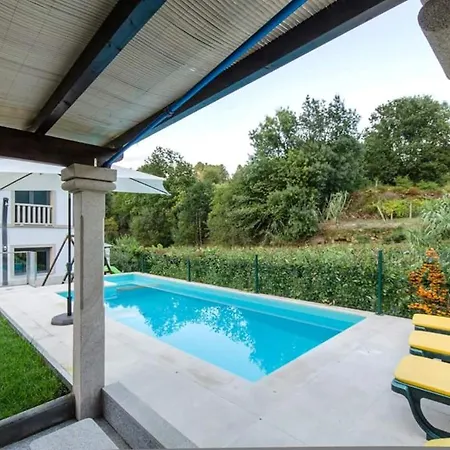 Villa Charming In Cividade, 150 M² With Private Pool