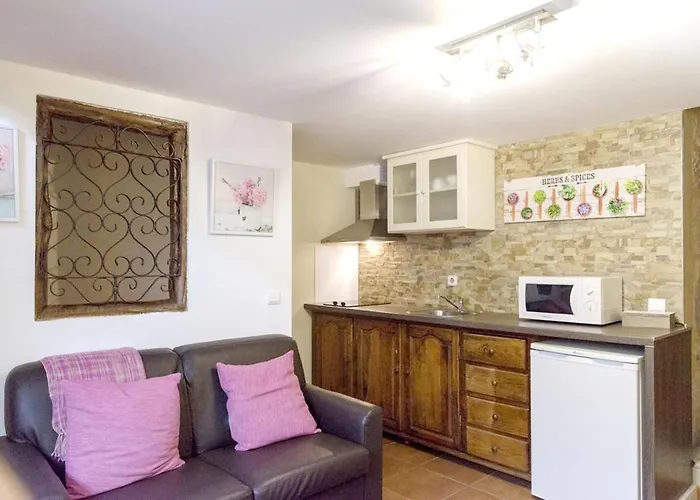 Villa Charming In Cividade, 150 M² With Private Pool